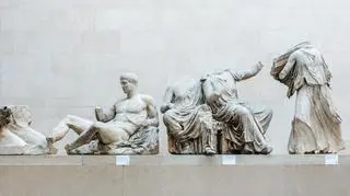 Część rzeźb z fryzu Partenonu wystawionych w Muzeum Brytyjskim