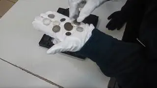 Monety ukryte w laptopie