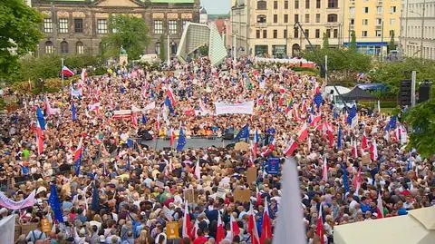 Tusk: panie Kaczyński, na pańską głowę spadają te śmierci. Tak wyglądał wiec w Poznaniu  