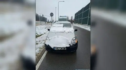 22-latek jechał z całkowicie zaśnieżoną szybą. Spieszył się na egzamin