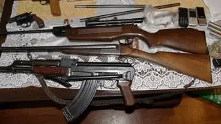 14.09.2015 | Policja rozbiła grupę handlarzy bronią. Takiego arsenału nie zarekwirowano od lat