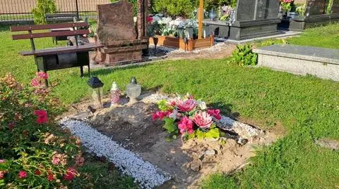W tym miejscu stał jeden z ukradzionych nagrobków