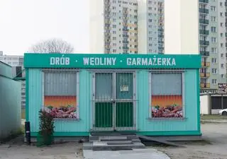 Zamknięty sklep osiedlowy w Poznaniu