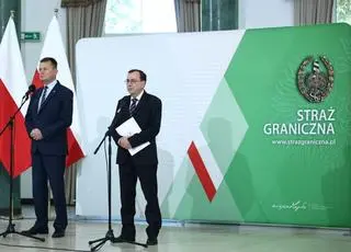 Mariusz Kamiński i Mariusz Błaszczak podczas konferencji prasowej we wrześniu 2021 roku
