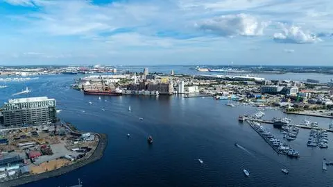 Zawalony most, zablokowany port. Po katastrofie transport towarów wartych miliardy dolarów zablokowany