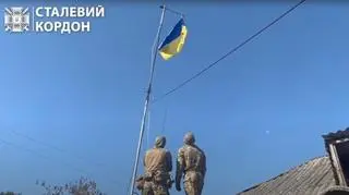 Ukraińska flaga w wiosce przy granicy z Rosją  