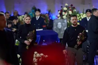 Ołena i Wołodymyr Zełenscy wzięli udział w pożegnaniu ofiar katastrofy śmigłowca w Browarach