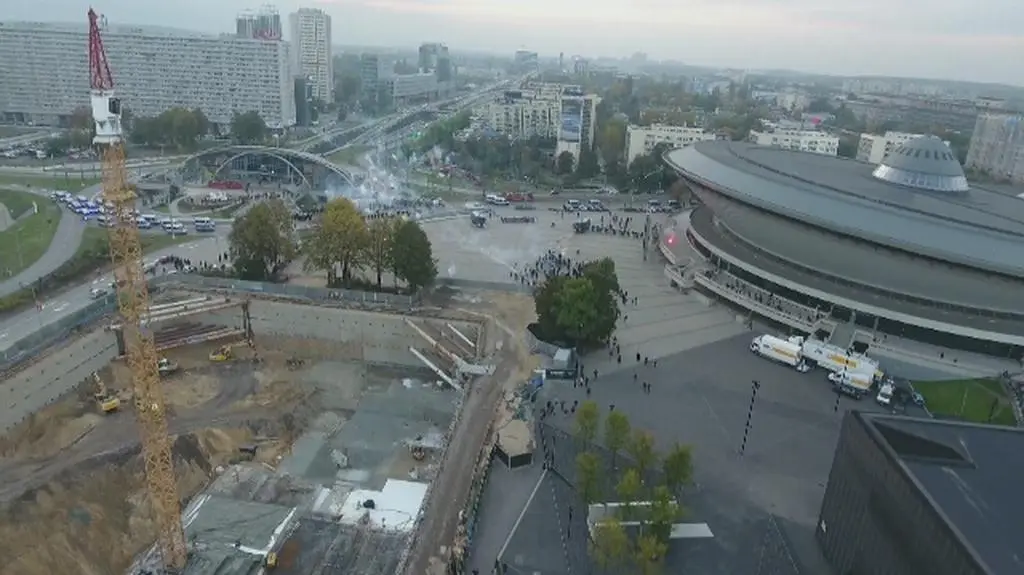 Starcia przed katowickim Spodkiem (film z drona)