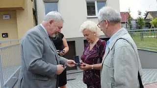 Prezydent odebrał inwestycję i przekazał klucze do mieszkań dwóm pierwszym rodzinom