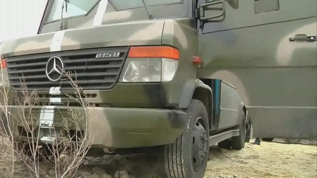 Przekazanie opancerzonego pojazdu ewakuacyjnego oddziałowi Gwardii Narodowej