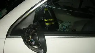 Auto uszkodzone przez piaskarkę