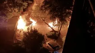 Auta spłonęły całkowicie