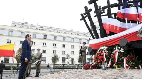 Premier złożył wieniec przed Pomnikiem Poległym i Pomordowanym na Wschodzie