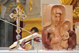 Matka boska z rękawicami bokserskimi
