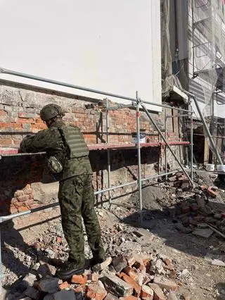 Pracownicy budowy parku znaleźli pistolet i granat