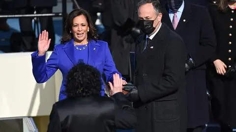Kamala Harris składa przysięgę