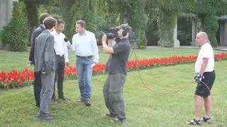 Jarosław Kuźniar rozmawia z goŚćmi poranka