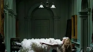 Lewitująca Guinevere Van Seenus, Shotover Park, 2011
