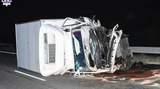 Dostawczak przewrócił się na bok 