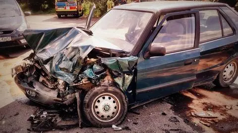 Dwa zniszczone auta, dwie osoby w szpitalu. "Prawdopodobnie nie ustąpił pierwszeństwa"