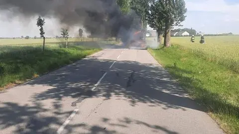 Samochód dostawczy stanął w płomieniach