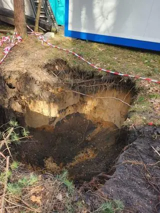 Zapadlisko na osiedlu Gaj w Trzebini