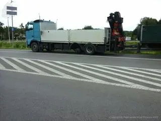 Koło odpadło z jadającej ciężarówki 