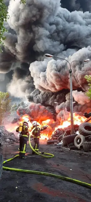 Pożar składowiska opon w Wilkowie - zdjęcia z 17 czerwca