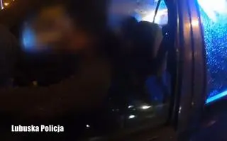 Mężczyzna nie zatrzymał się, potrącił policjantów i odjechał