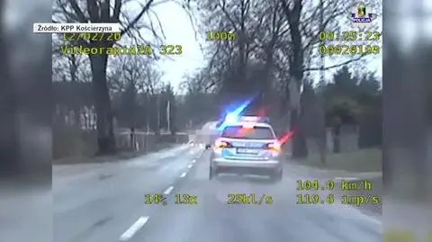 Po narkotykach, skradzionym samochodem uciekał przed policją. Pościg nagrała kamera w radiowozie  