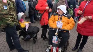 Łukasz Berezak w trakcie kwestowania podczas 28. Finału WOŚP