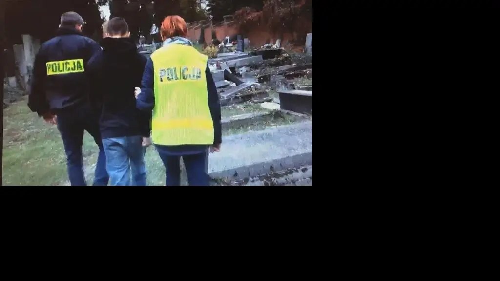 Zdewastowali nagrobki na żydowskim cmentarzu