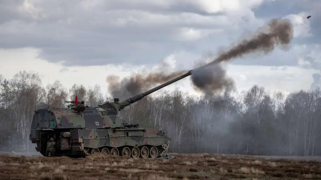 Niemieckie haubice Panzerhaubitze 2000. Zdjęcie ilustracyjne 