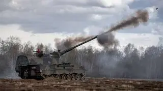 Niemieckie haubice Panzerhaubitze 2000. Zdjęcie ilustracyjne 