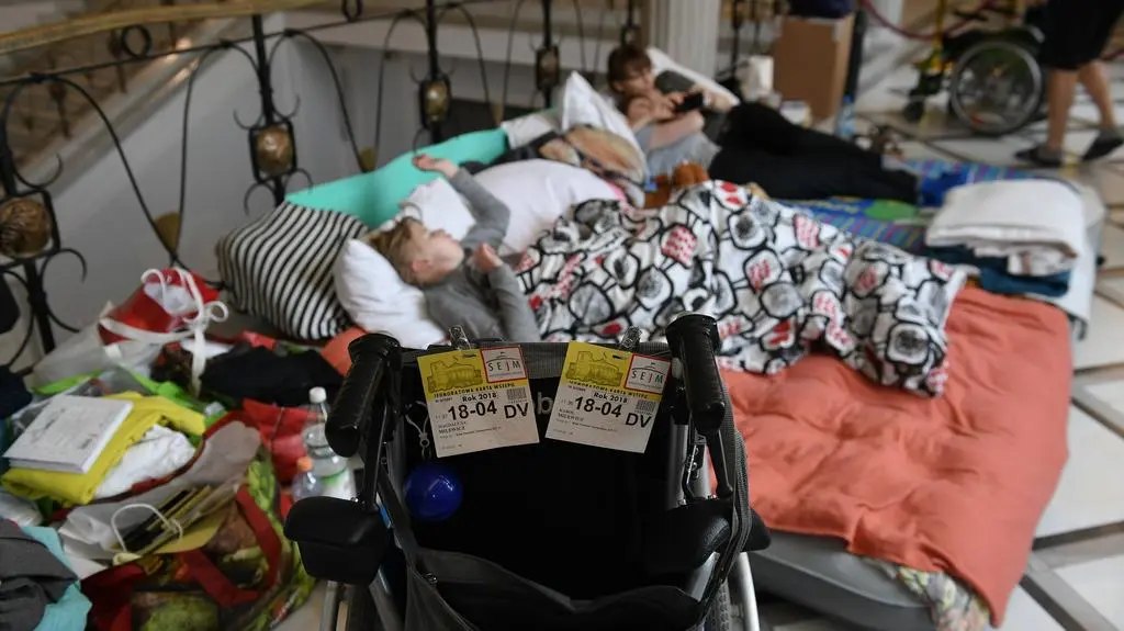 Niepełnosprawnym zabroniono wychodzenia z Sejmu