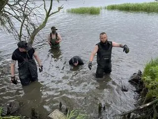Nagrobki wydobyto z Odry w Policach-Jasienicy (Zachodniopomorskie) 