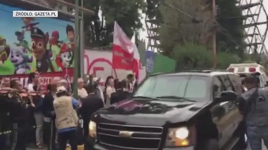 Demokracja już. Okrzyki przed ambasadą w Meksyku