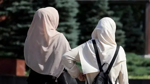 Więzienie za "niewłaściwy" ubiór, grzywna za "promowanie nagości". Parlament przyjął ustawę