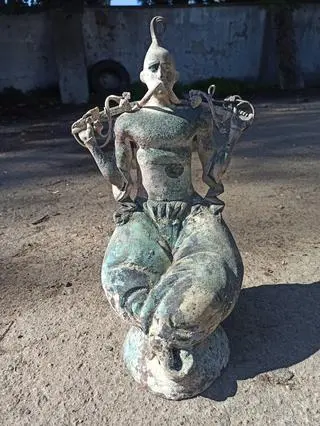 Ocalała rzeźba z kozakiem