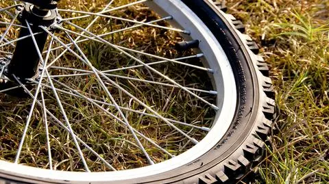 Z pięcioma promilami, trzy kilometry od domu. "Rowerzysta poruszał się zygzakiem" 