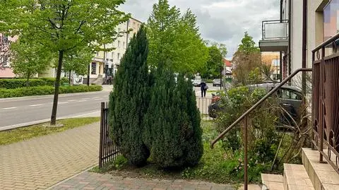 Sterroryzowali ekspedientkę i ukradli biżuterię. Trwa obława na sprawców