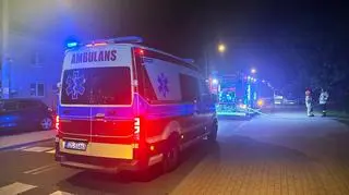 Ogień pojawił się w piwnicy, płonął człowiek, ewakuowano 50 osób