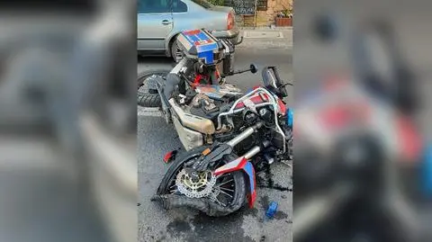 Taksówka uderzyła w motoambulans w centrum Łodzi