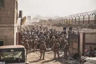 Punkt kontrolny na kabulskim lotnisku