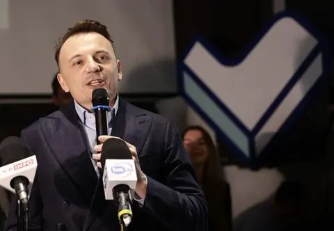 Gowina nazwał "marionetką PiS", wyborców przepraszał. Co obiecuje Łukasz Gibała? 