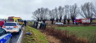 Autobus wjechał do rowu, są ranni