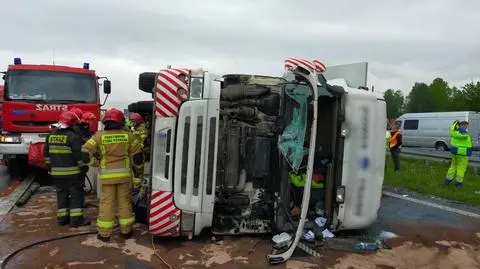 Przewrócona ciężarówka na A4 w Mysłowicach