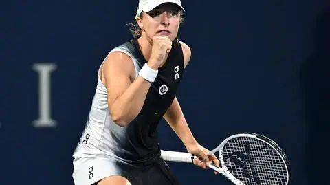 Kolejne przerwy jej nie przeszkodziły. Cudowna gra Świątek i awans do ćwierćfinału