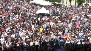 Tłum muzyków na rynku