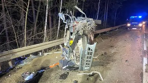 Holowana ciężarówka uderzyła w auto osobowe. Nie żyje 34-latek